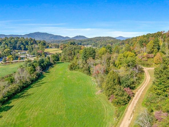 237 Ratcliff Cove Rd., Waynesville, NC 28786